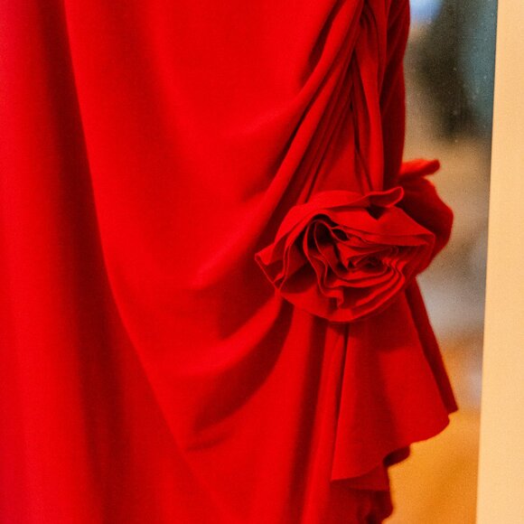 Stunning Red Dress Size M + Rose Detail - Picture 2 of 4